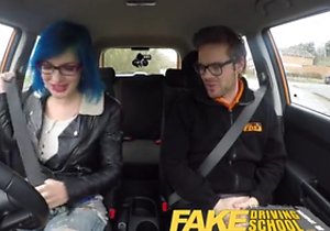 Blue-haired babe gets fucked in a moving car
